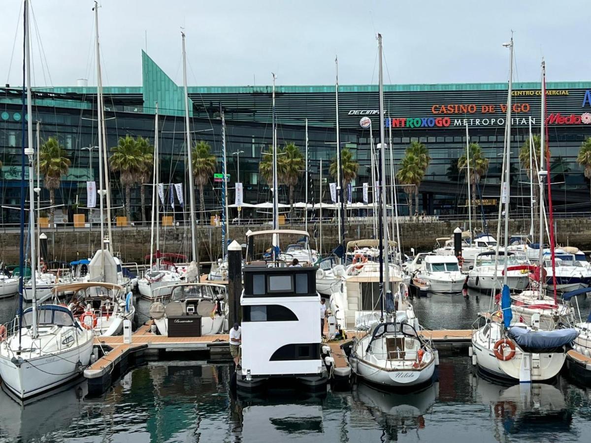 Hotel Casa Flotante En El Puerto De Vigo - Different Charter Esterno foto